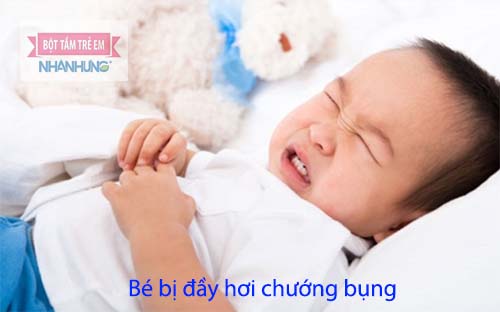 Trẻ đầy hơi chướng bụng mặt thường nhăn nhó, hay ôm bụng