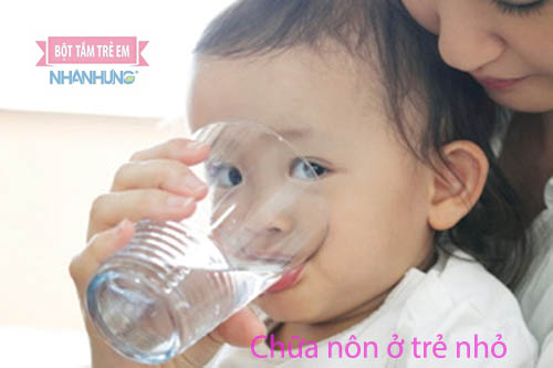 Bổ xung nước và điện giải cho bé