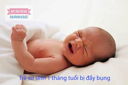 Massage bụng nhẹ nhàng cho bé sơ sinh bị đầy hơi