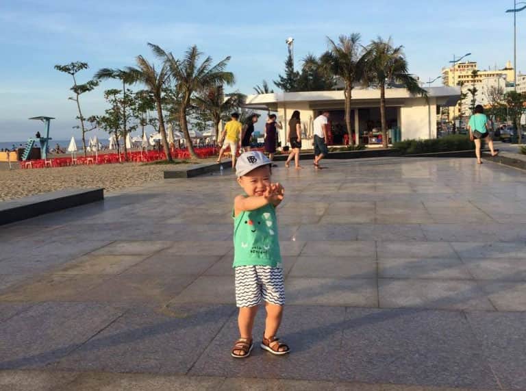 Bé Kiên từng là “nạn nhân” của mụn nhọt
