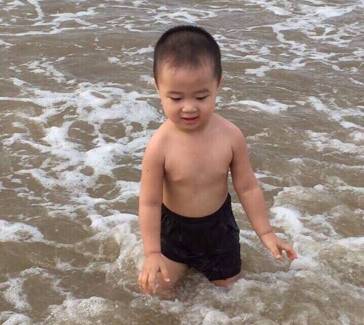 Nét bụ bẫm đáng yêu của bé Kiên