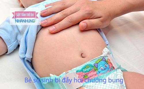 Biểu hiện cong lưng, co chân lên rồi duỗi ra