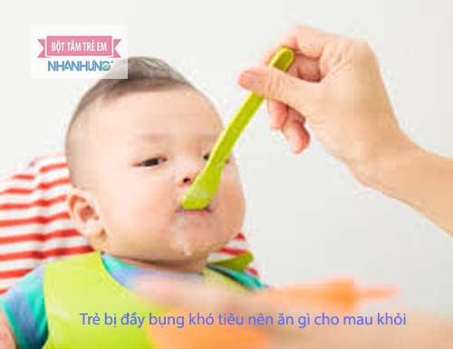 Trẻ bị đầy bụng khó tiêu chủ yếu do chế độ ăn uống