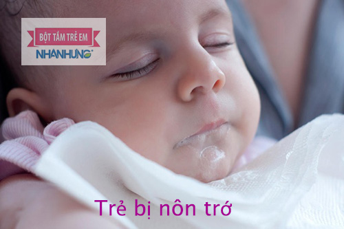 Vệ sinh sạch miệng cho bé sau khi nôn trớ