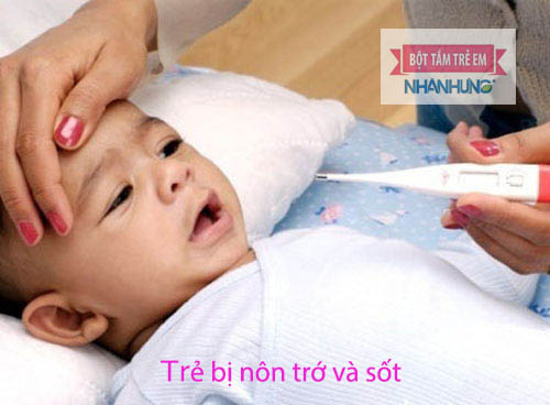 Viêm phế quản có biểu hiện sốt, ho và nôn trớ