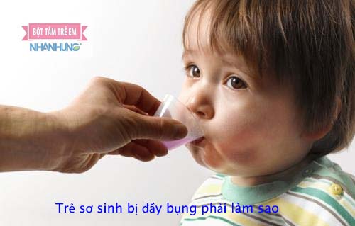 Cho bé uống men vi sinh 