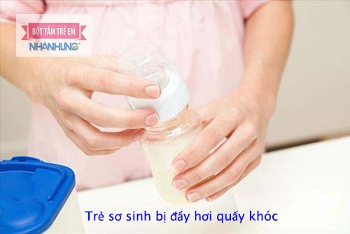 Kiểm tra và thay bình sữa phù hợp cho bé