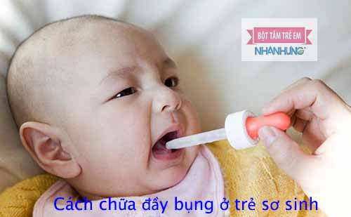 Cho trẻ sơ sinh uống men vi sinh để trị đầy bụng
