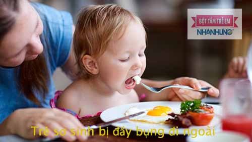 Do chế độ ăn uống của người mẹ không đảm bảo
