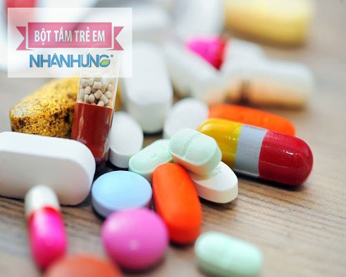 Tuyệt đối không tự ý dùng kháng sinh chữa viêm tai giữa cho trẻ.