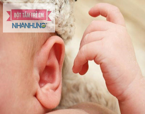 Trẻ bị viêm tai giữa có thể dẫn tới viêm màng não.