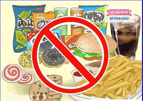 Đồ ăn chứa nhiều dầu mỡ, bơ, sữa, đồ cay, nóng… là những thực phẩm người bị bệnh phỏng rạ nên kiêng