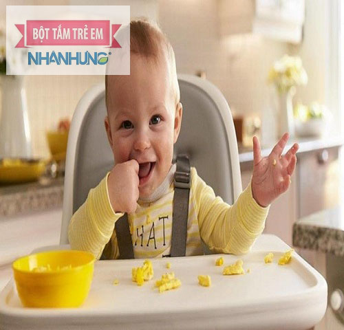 Cần chuẩn bị mọi thứ để trẻ bắt đầu bước vào giai đoạn ăn dặm