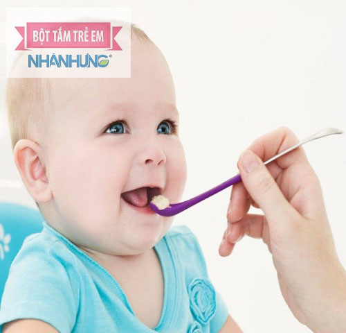 6 tháng tuổi là thời điểm thích hợp cho bé ăn dặm theo viện dinh dưỡng
