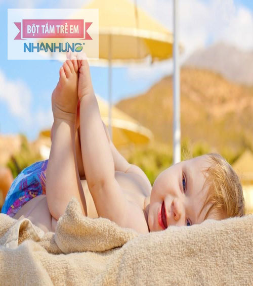  Cho bé tắm nắng mỗi ngày để tránh rụng tóc.