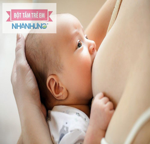 Điều chỉnh cách cho con bú để giúp bé nhận được nhiều dinh dưỡng nhất từ sữa mẹ