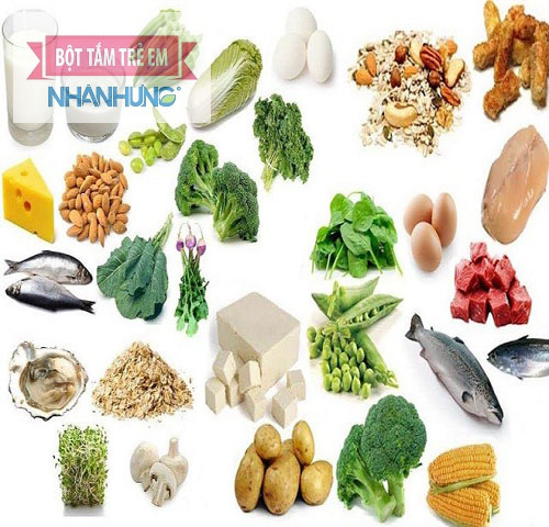 Mẹ nên xây dựng thực đơn hàng ngày cân đối và lành mạnh để nâng cao chất lượng sữa