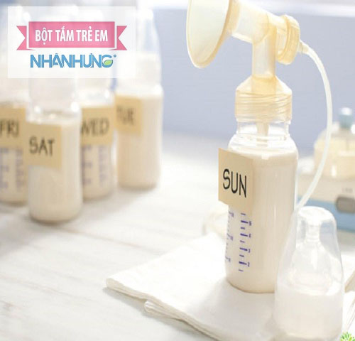 Sữa mẹ vắt ra để ngoài được bao lâu trong điều kiện thường?