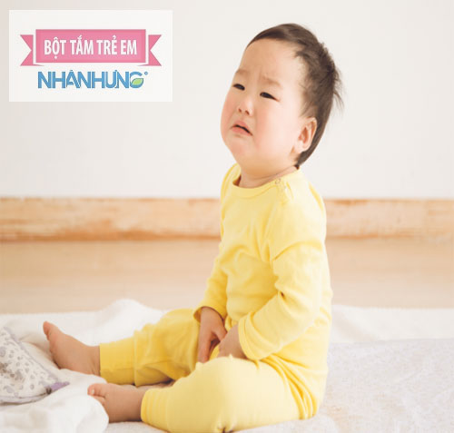 Chăm sóc trẻ đúng cách khi bị viêm tai giữa.
