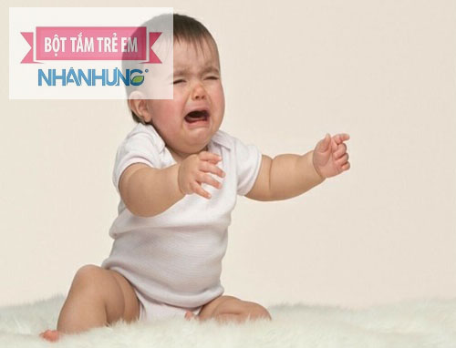 Trẻ bị tiêu chảy cần phải được ăn uống đúng cách.