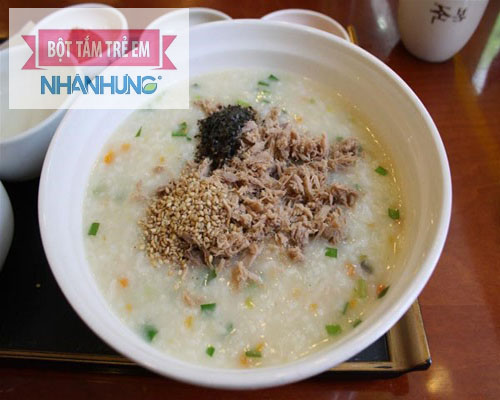 Ưu tiên nấu cháo thịt bò để con dễ hấp thu.