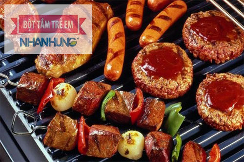 Trẻ bị tiêu chảy không nên ăn đồ cay nóng.