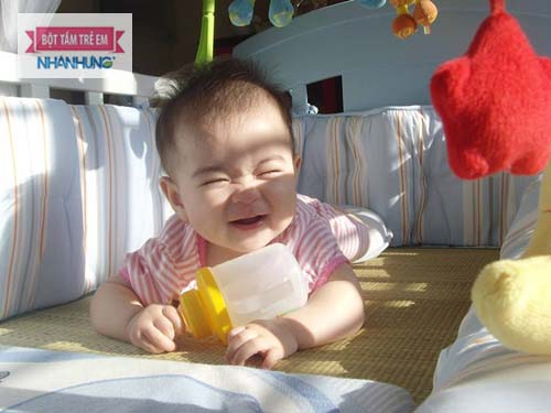Bổ sung vitamin D cho bé bằng cách tắm nắng hàng ngày