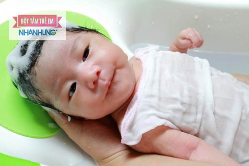 Cần vệ sinh vùng đầu cho trẻ thường xuyên