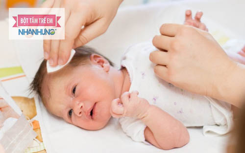 Cần giữ vùng da cổ ở trẻ luôn được thoáng mát