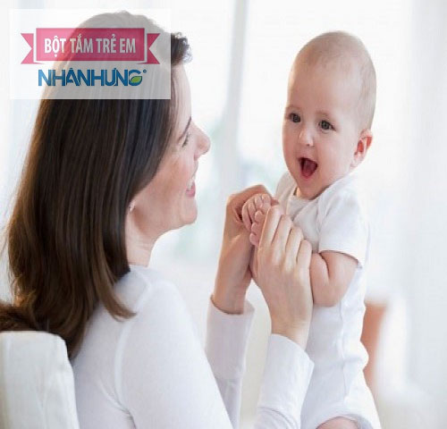 Ngoài ra, mẹ có thể bổ sung canxi cho bé bằng việc tắm nắng và lên thực đơn ăn dặm
