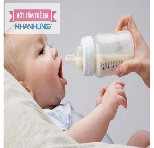 Nên chọn loại sữa ngoài phù hợp với khẩu vị của bé