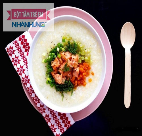 Cháo cá hồi là món ăn đầy dinh dưỡng cho bé ăn dặm