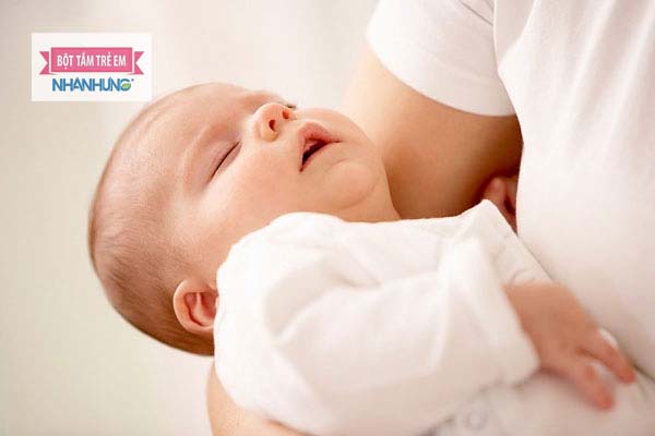 Bé thở khò khè nhưng không có nước mũi  có thể do trào ngược dạ dày thực phản