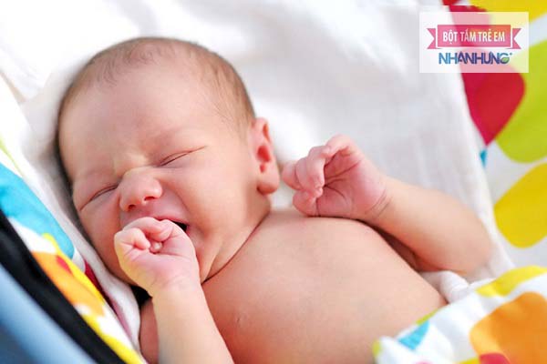 bé thở khò khè do bị bệnh đường khí quản