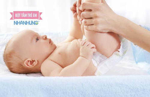 Cách massage này sẽ giúp bé tiêu hoá tốt hơn, đẩy bớt khí hơi đầy trong dạ dày ra ngoài, giúp bé xì hơi nhiều