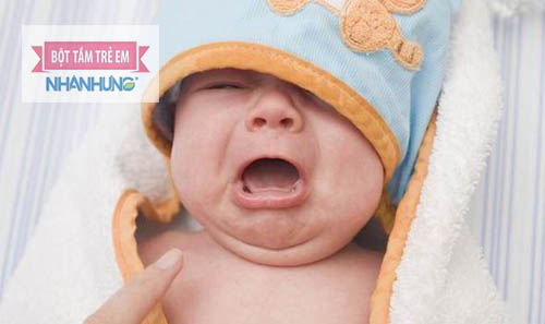  Chế độ ăn uống của người mẹ không đảm bảo cũng là lý do khiến bé tiêu chảy và sôi bụng