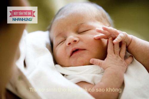 Tim bẩm sinh hay hen suyễn bẩm sinh cũng thường khiến bé bị khó thở và khò khè mỗi khi ngủ.