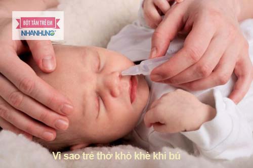 Trẻ thở khò khè khi bú - nhỏ mũi thường xuyên cho bé