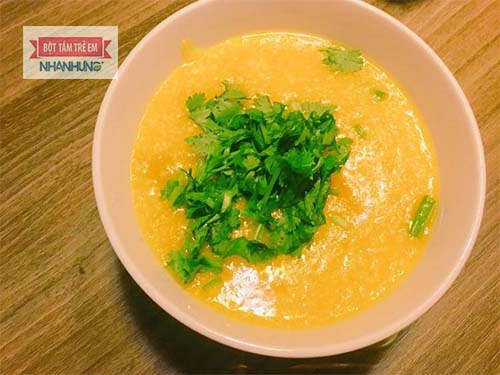 Cháo gạo bí đỏ cung cấp nhiều vitamin và khoáng chất cho bé