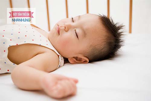 Cho trẻ nghỉ ngơi nhiều và tránh tiếp xúc khí lạnh.