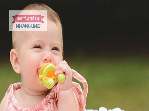 Túi nhai ăn dặm là sản phẩm phù hợp với giai đoạn đầu trong quá trình ăn dặm của bé