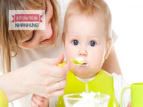 Không còn băn khoăn trẻ mấy tháng cho ăn dặm thì mẹ hãy tìm hiểu thật kỹ để chọn phương pháp ăn dặm phù hợp cho trẻ