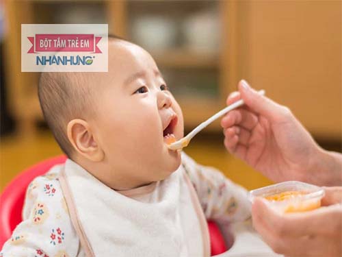 Bé mấy tháng thì ăn dặm? Là điều băn khoăn thường gặp ở các bà mẹ trẻ