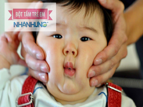 Trẻ ăn dặm sớm cũng rất dễ bị béo phì