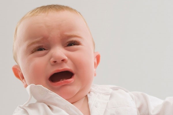  Trẻ sơ sinh bị nhiệt miệng mẹ cần ăn uống đúng cách để con mau khỏi.