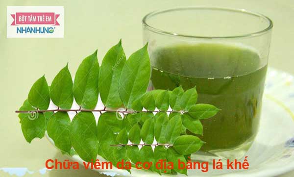 Đun lá khế nấu nước uống hàng ngày