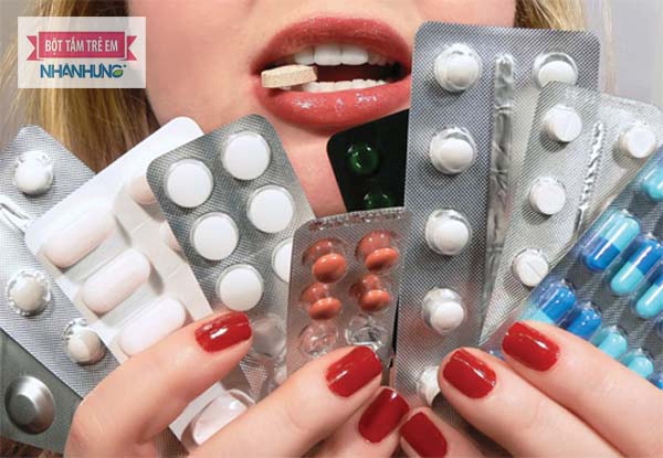 Các loại thuốc chống viêm, thuốc kháng histamin tổng hợp… làm tăng nguy cơ nổi mề đay
