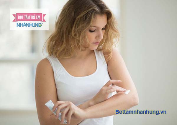 Sử dụng thuốc bôi viêm da cơ địa cần theo đúng chỉ định của bác sĩ chuyên khoa