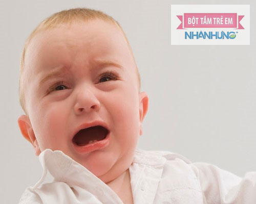 Bé bị nhiễm khuẩn đường ruột chủ yếu do vi khuẩn trong thức ăn.