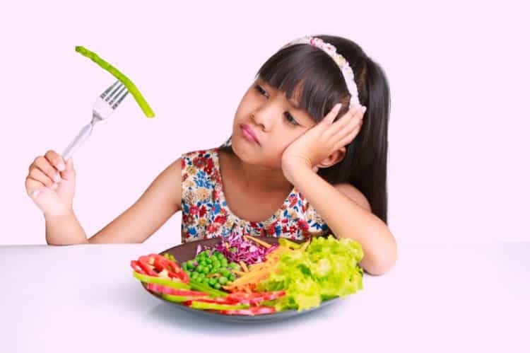 Trẻ 3 tuổi biếng ăn phải làm sao